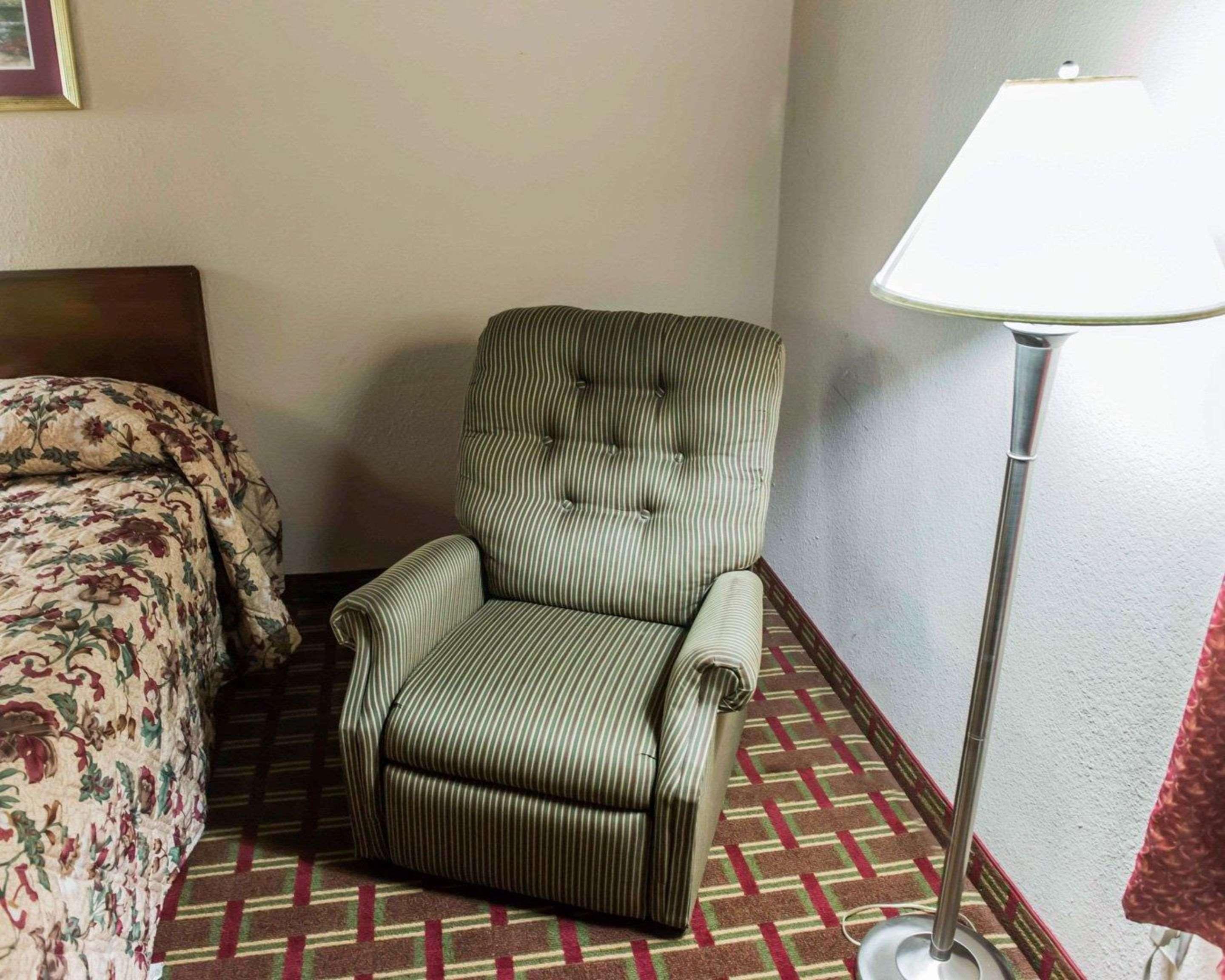 Econo Lodge Tallahassee Near Capital -University Экстерьер фото