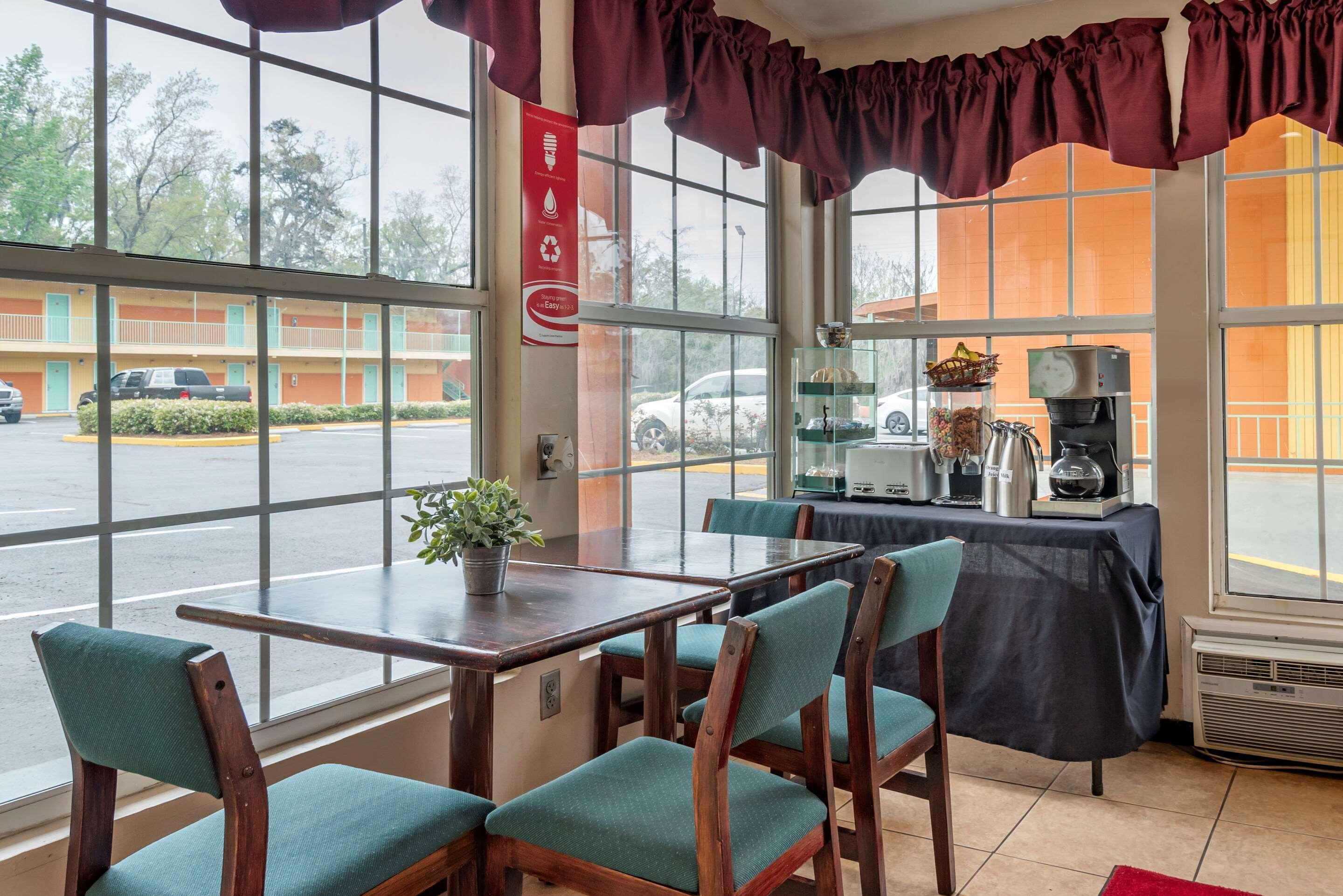 Econo Lodge Tallahassee Near Capital -University Экстерьер фото