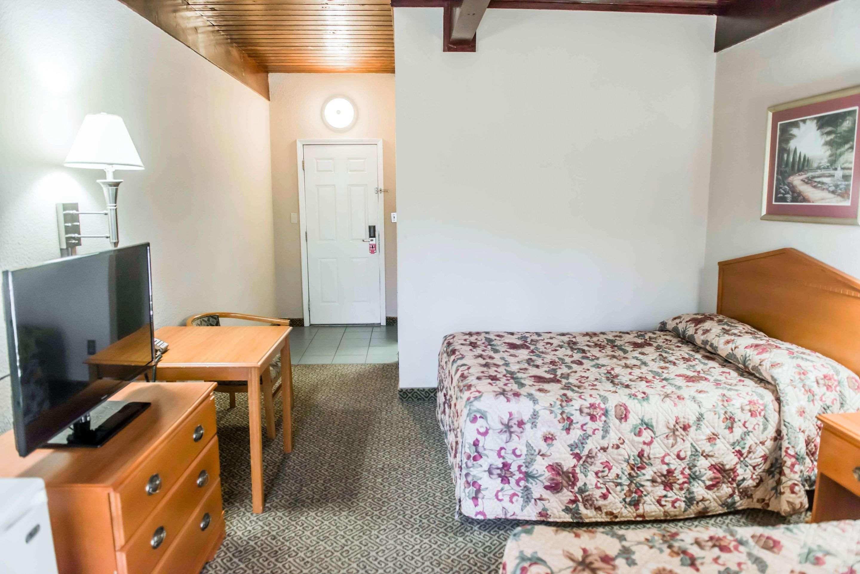 Econo Lodge Tallahassee Near Capital -University Экстерьер фото